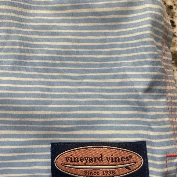 Vineyard vines. SWIMWEAR. NWT. Boys* size Large PANELED CHAPPY TRUNKS.